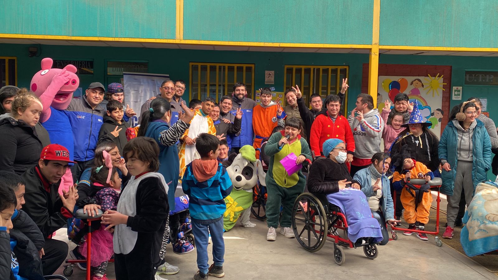 Servicio CMPC Cordillera entrega alegría a la Escuela Especial Las Rosas (4).jpeg