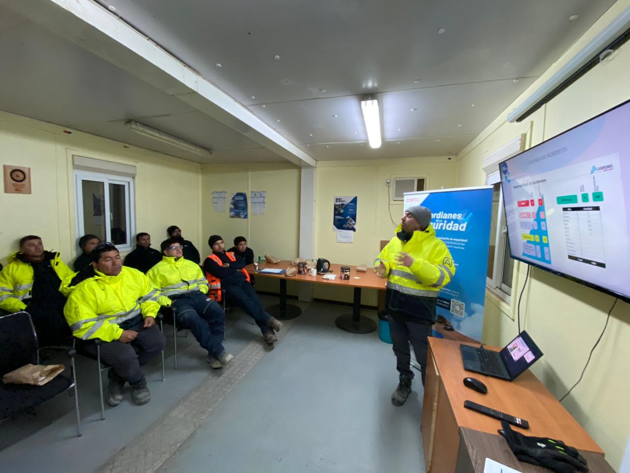 Importante reunión Trimestral Operaciones y SSO del Servicio Caserones  (4).jpeg