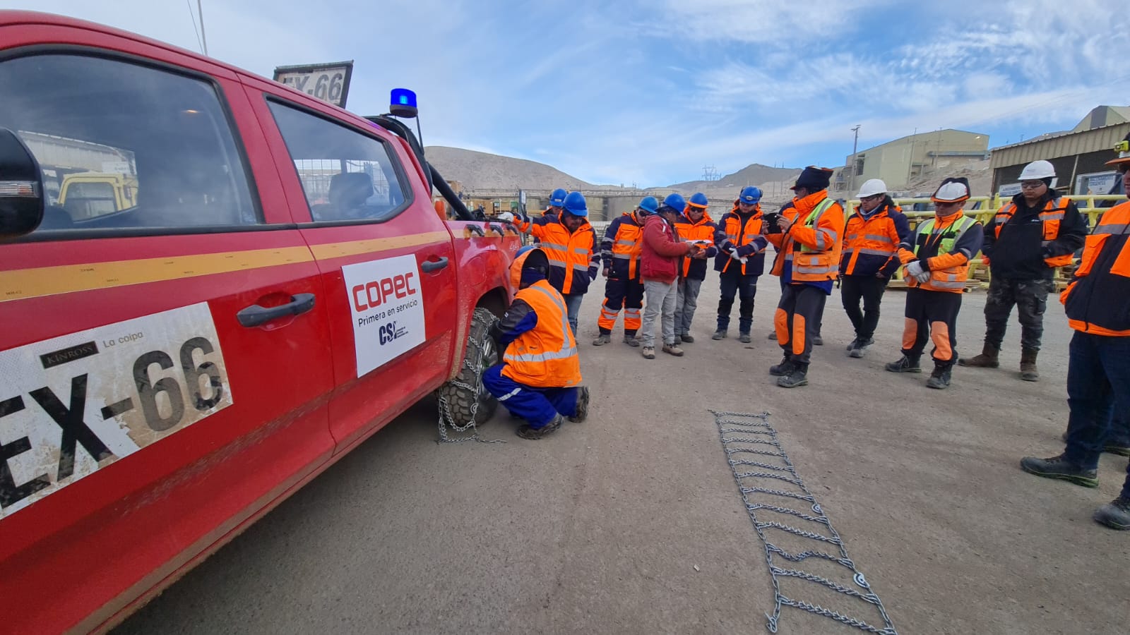 Actividad de reforzamiento de postura de cadenas en el Servicio Kinross (3).jpg
