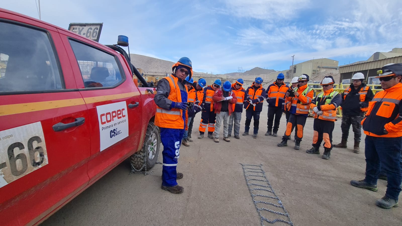 Actividad de reforzamiento de postura de cadenas en el Servicio Kinross (2).jpg